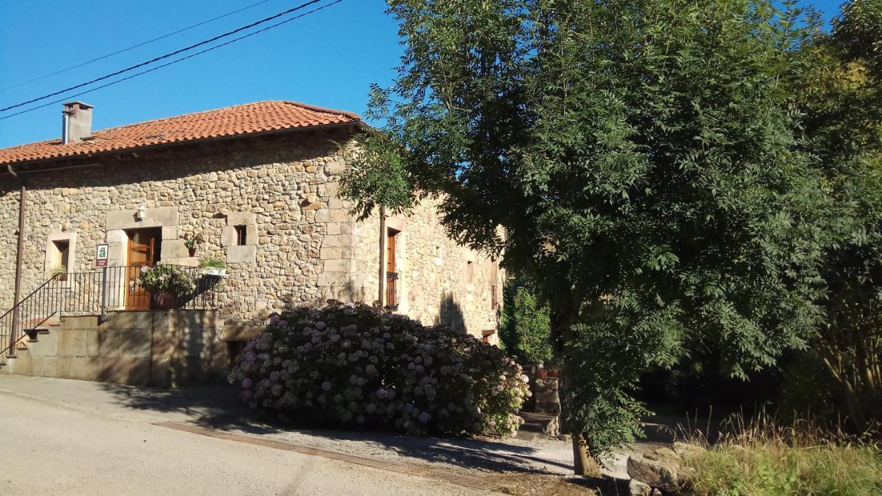 Las Navedas Santibanez de Villacarriedo Bagian luar foto